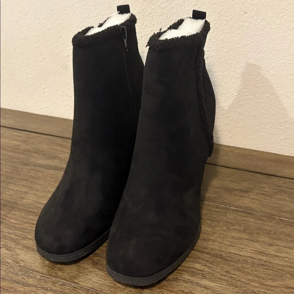 NWT [Sun + Stone] Camillia Faux Suede Ankle Fur Wedge Booties Black Women’s 11 - Picture 5 of 12